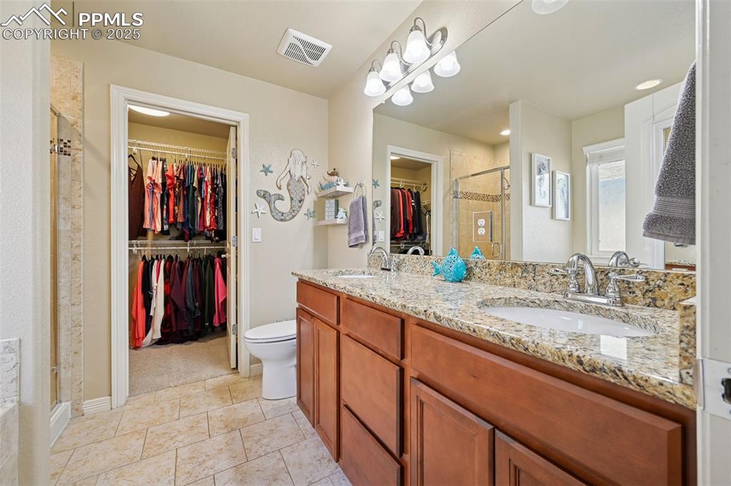 Image 20 of 42: Bathroom