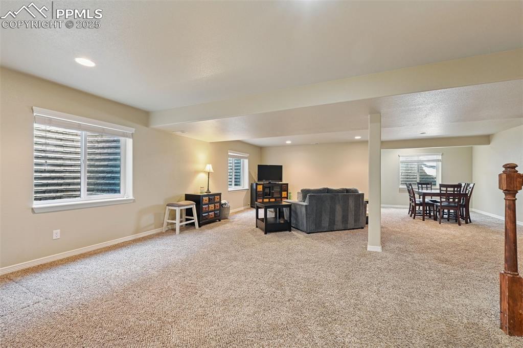 Image 25 of 42: Living Room