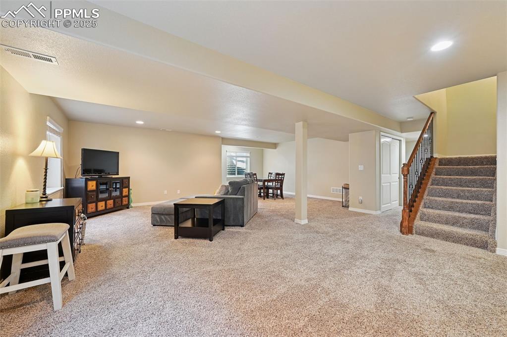 Image 26 of 42: Living Room