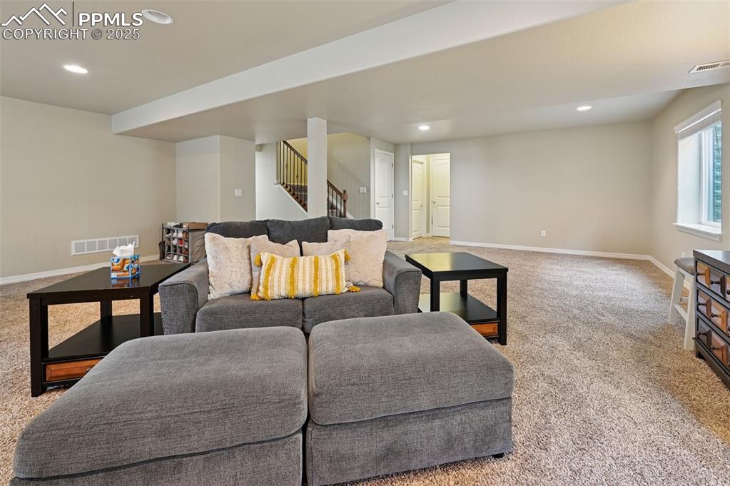 Image 27 of 42: Living Room