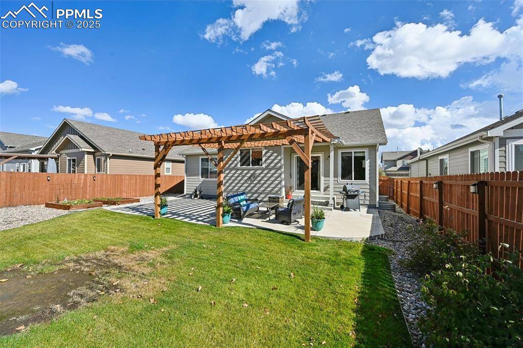 Image 33 of 42: Back of Structure