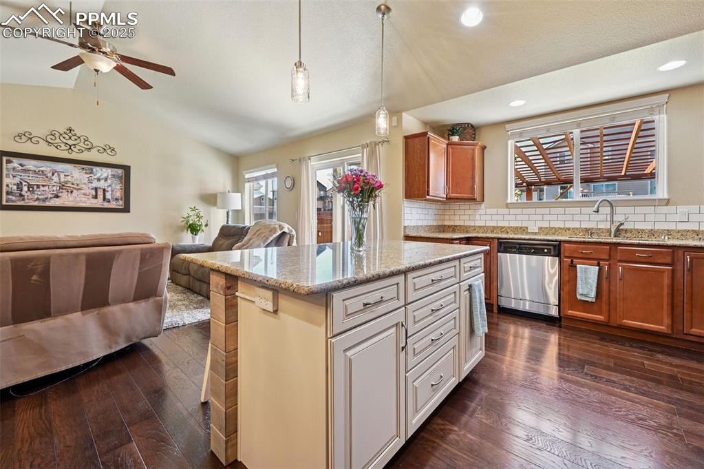 Image 6 of 42: Kitchen