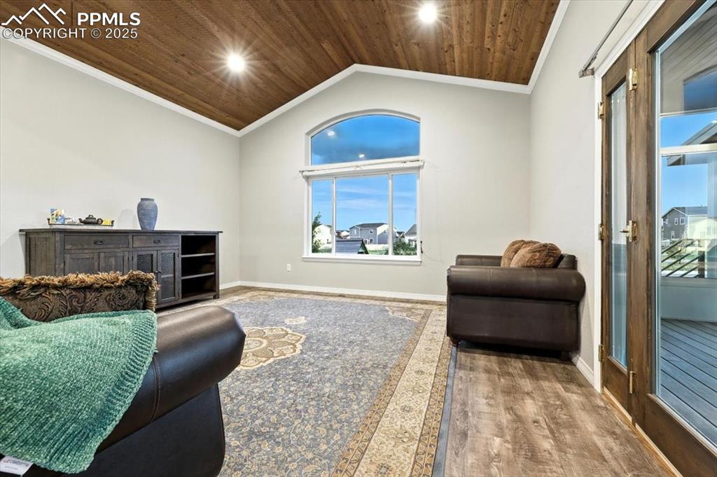 Image 9 of 50: Living Room