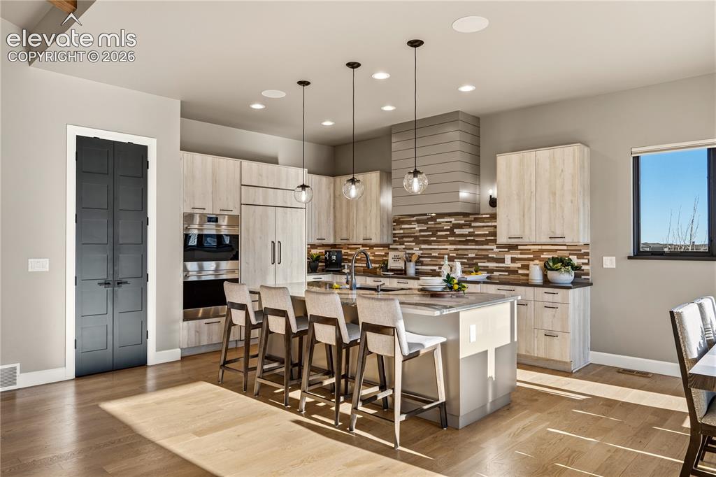 Image 12 of 50: Kitchen