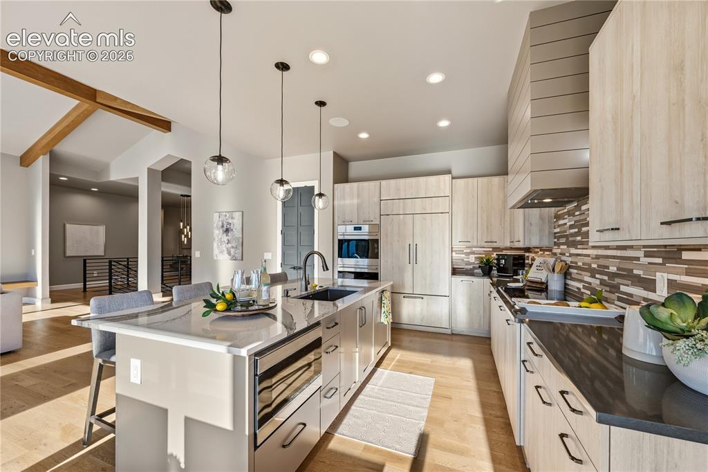 Image 15 of 50: Kitchen