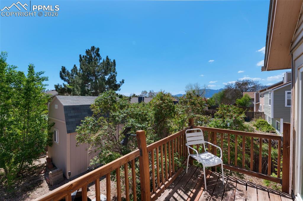 Image 10 of 33: Kitchen