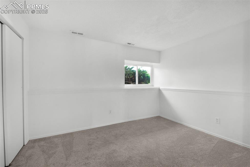 Image 21 of 33: Living Room