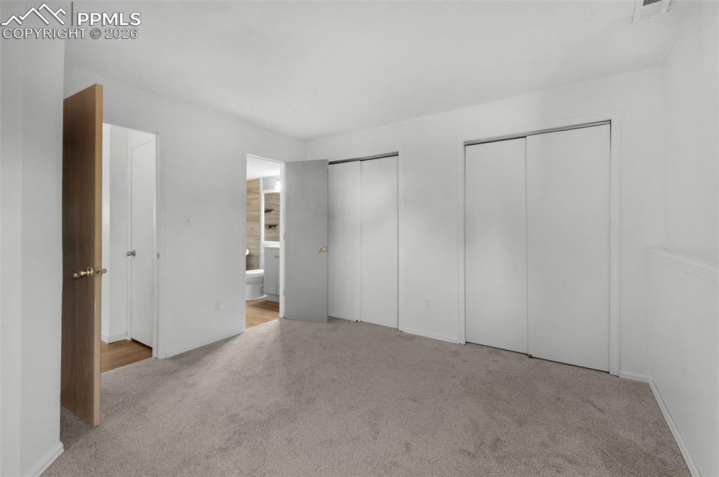 Image 22 of 33: Living Room