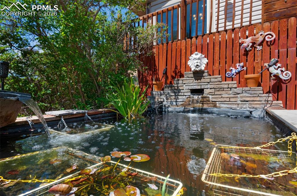 Image 27 of 33: Bedroom