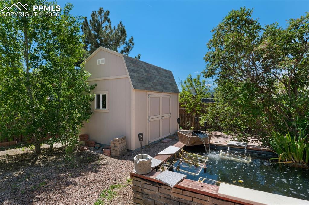 Image 28 of 33: Bedroom