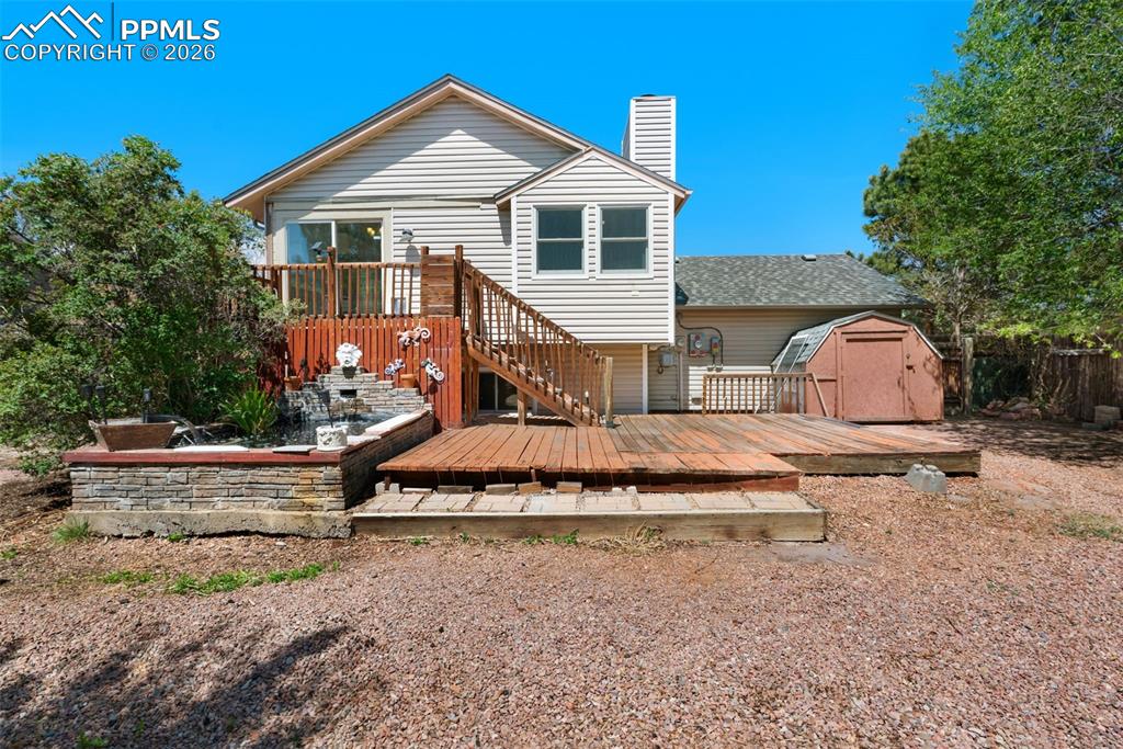 Image 29 of 33: Deck