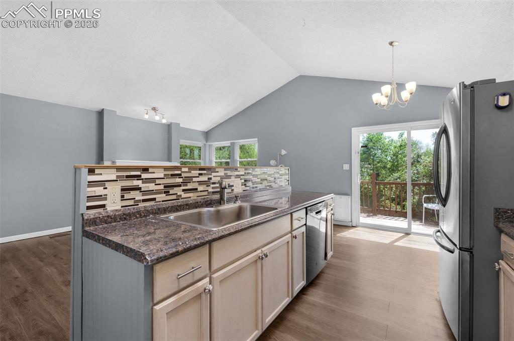 Image 6 of 33: Seller