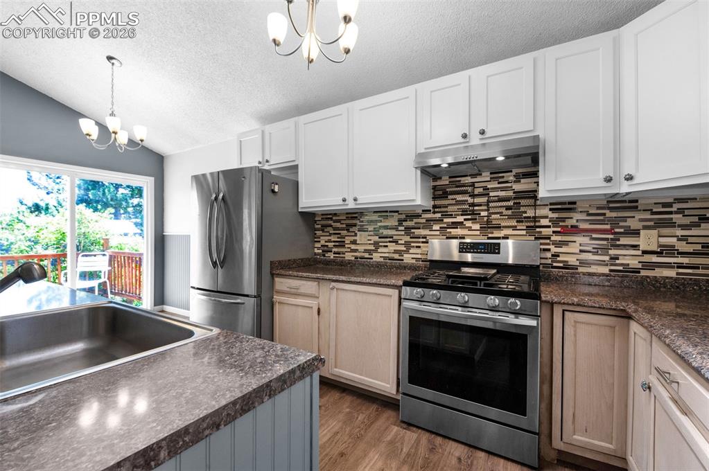 Image 7 of 33: Living Room