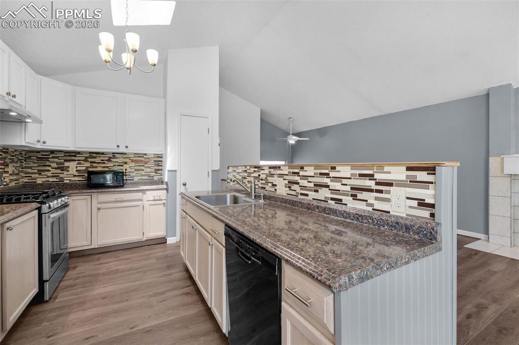 Image 8 of 33: Living Room