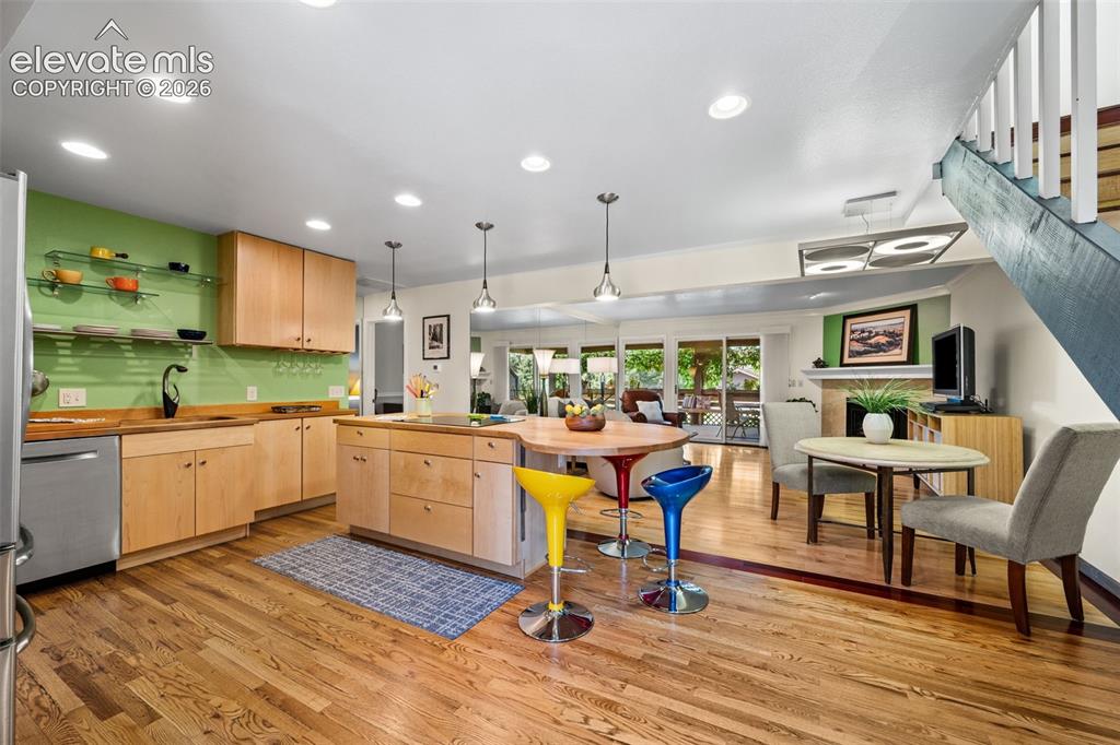 Image 7 of 48: Kitchen