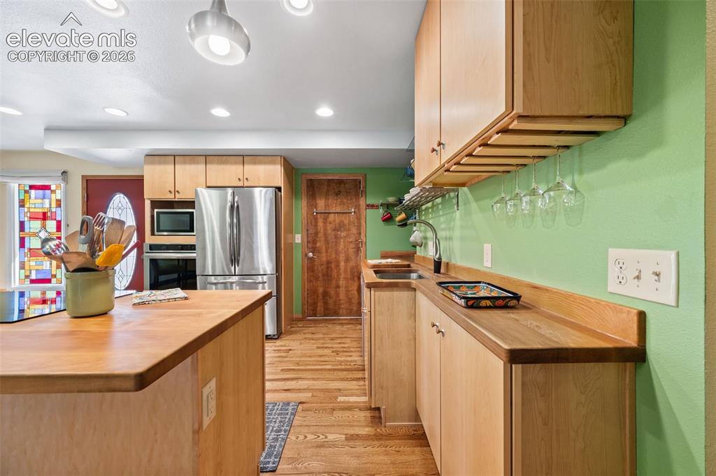 Image 8 of 48: Kitchen