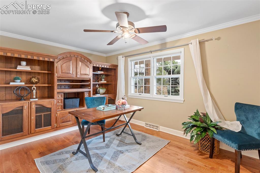 Image 17 of 49: Office