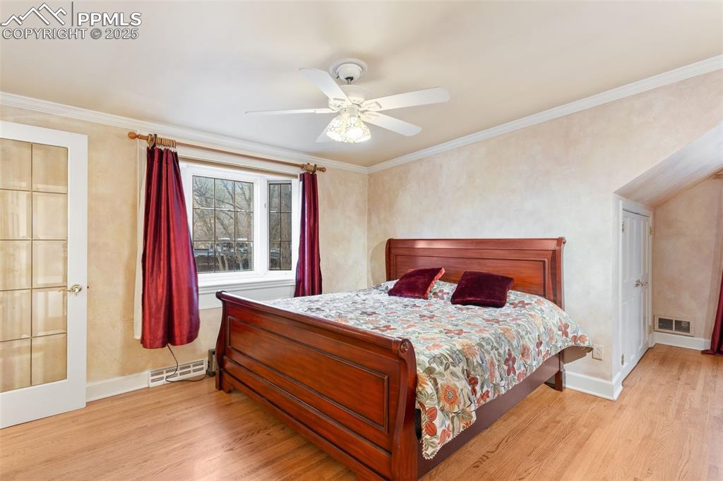 Image 20 of 49: Bedroom