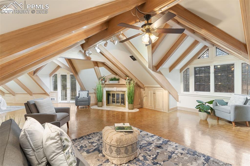 Image 26 of 49: Bonus Room