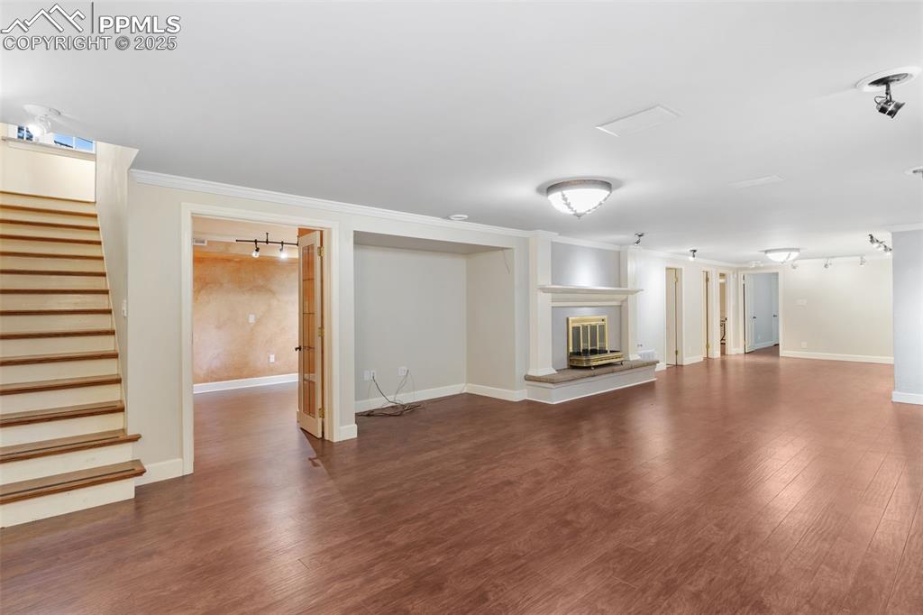 Image 38 of 49: Living Room