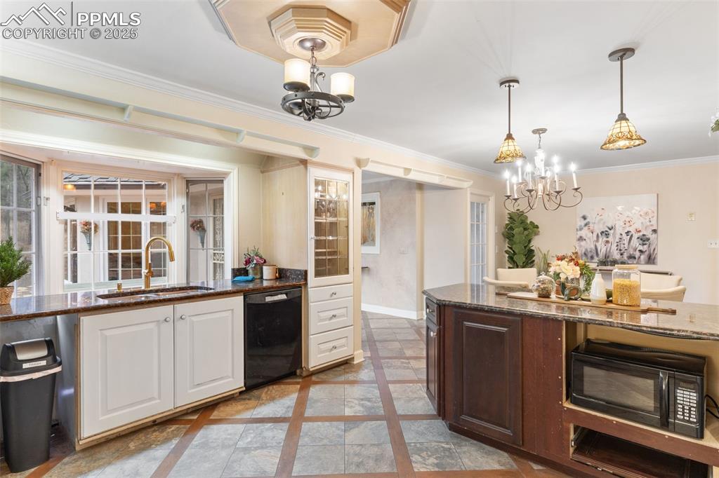 Image 9 of 49: Kitchen