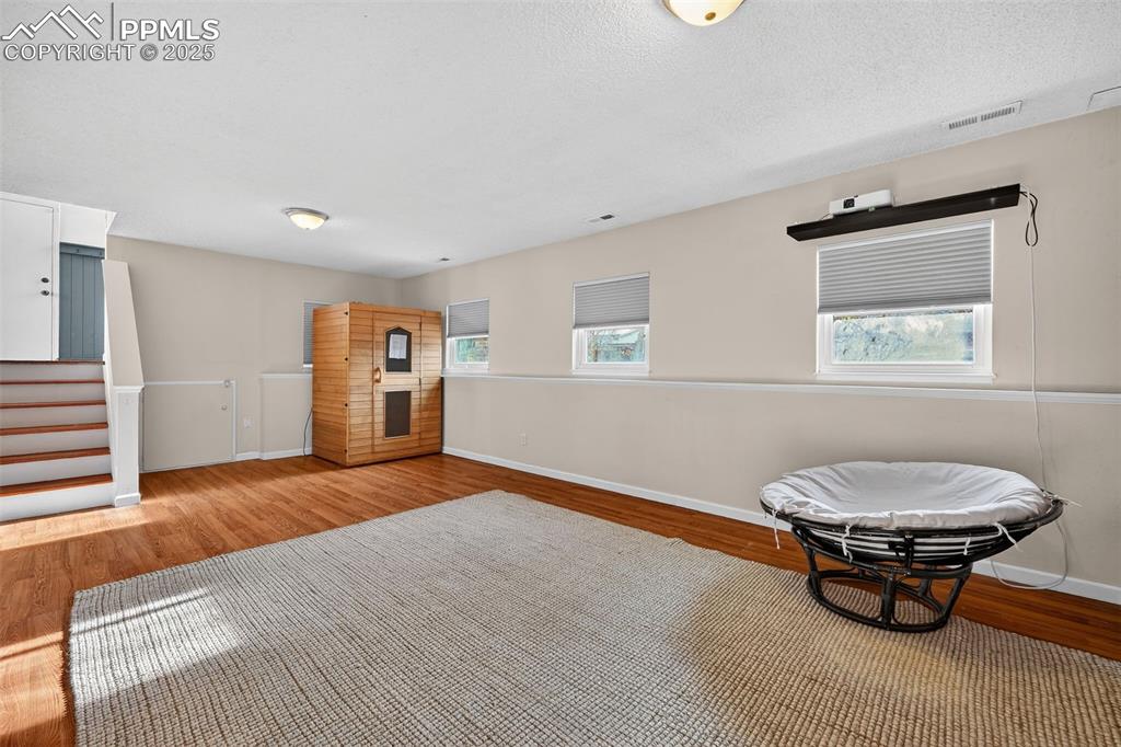 Image 20 of 33: Sitting Room