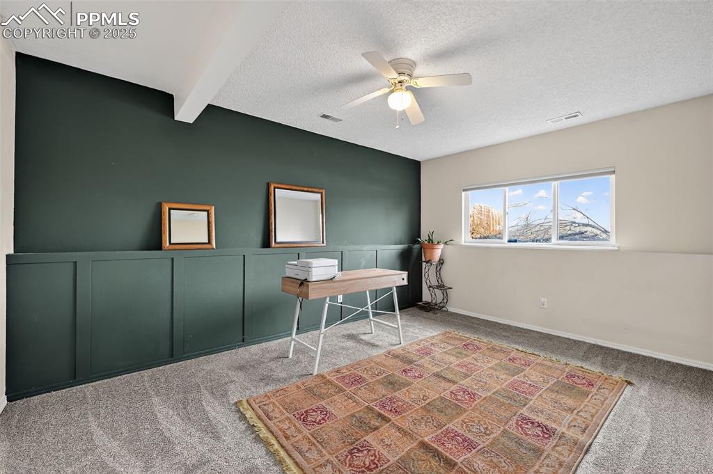 Image 22 of 33: Office