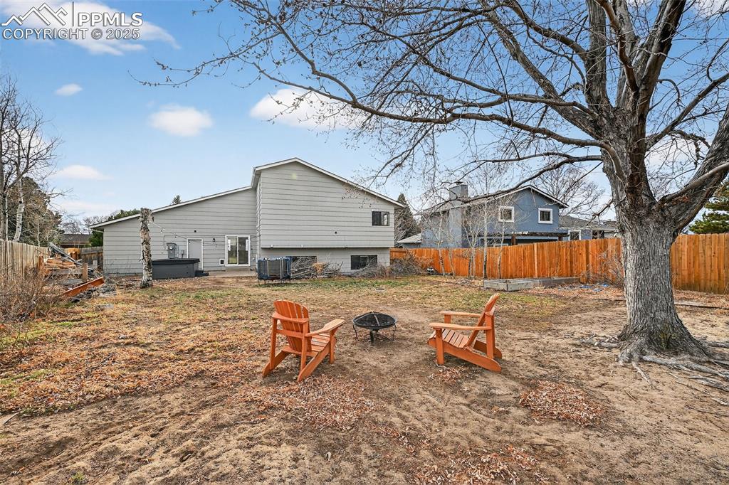 Image 31 of 33: Back of Structure