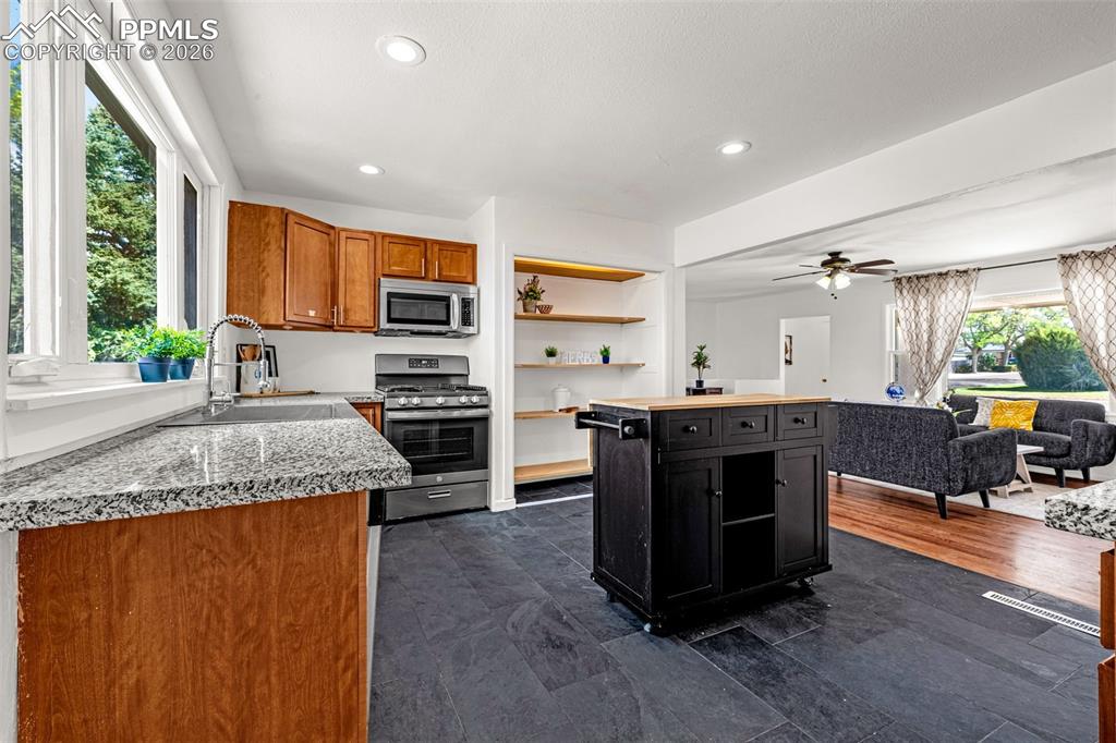 Image 10 of 44: Kitchen