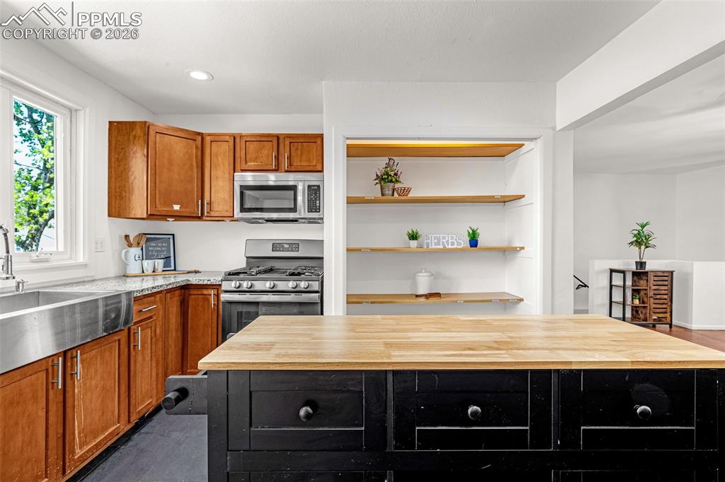 Image 11 of 44: Kitchen