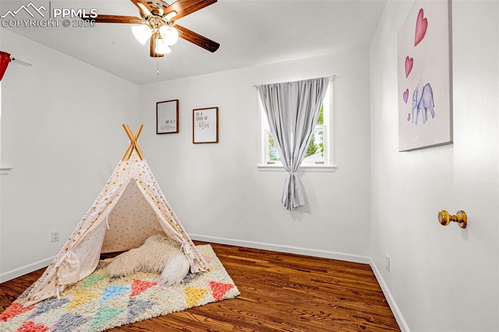 Image 20 of 44: Bedroom