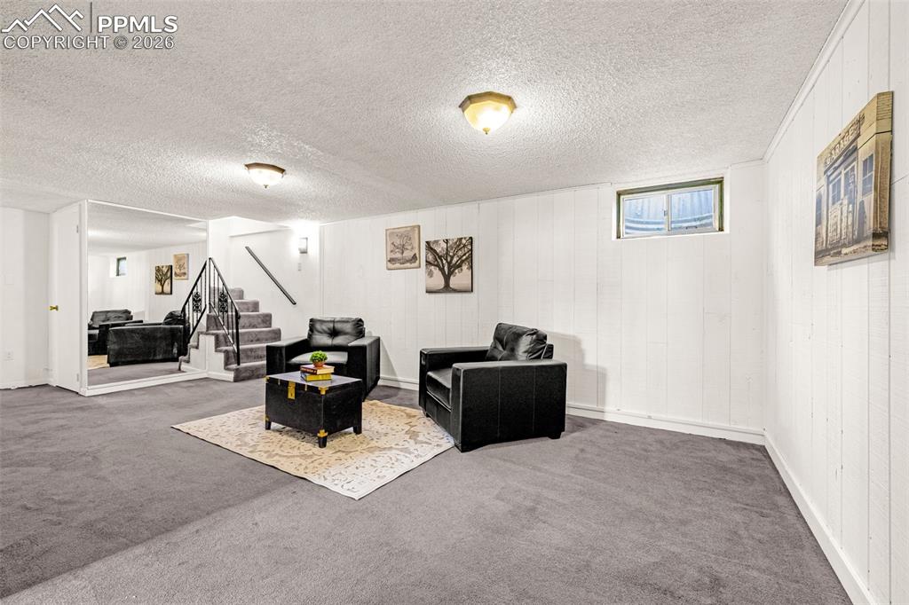 Image 24 of 44: Family Room