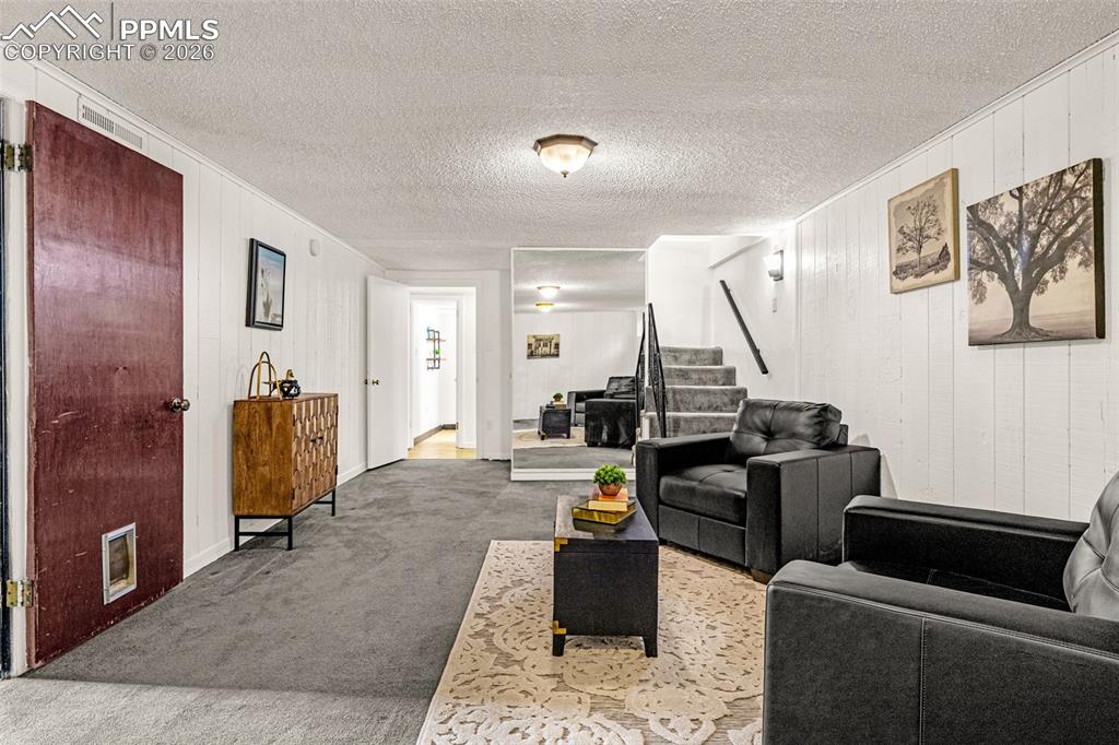 Image 25 of 44: Family Room