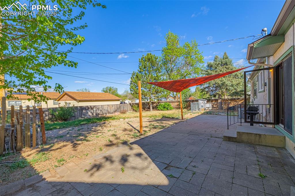 Image 32 of 44: Yard