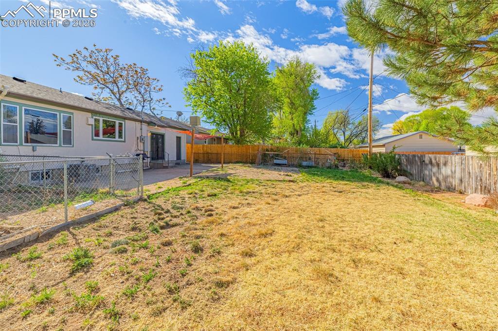 Image 34 of 44: Yard