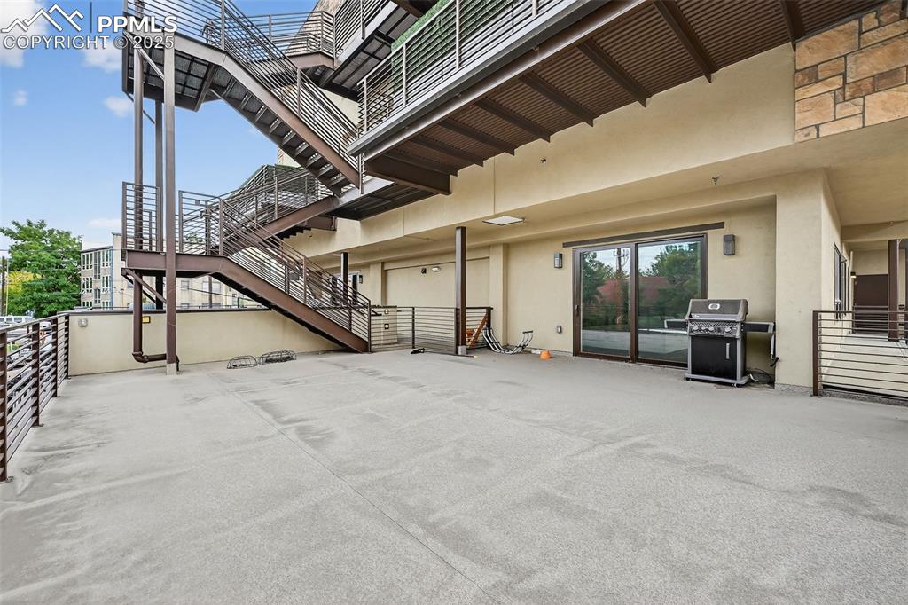 Image 10 of 23: Patio