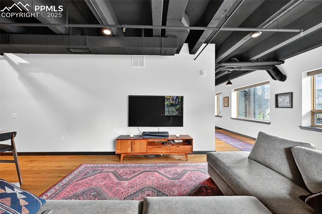 Image 14 of 23: Living Room