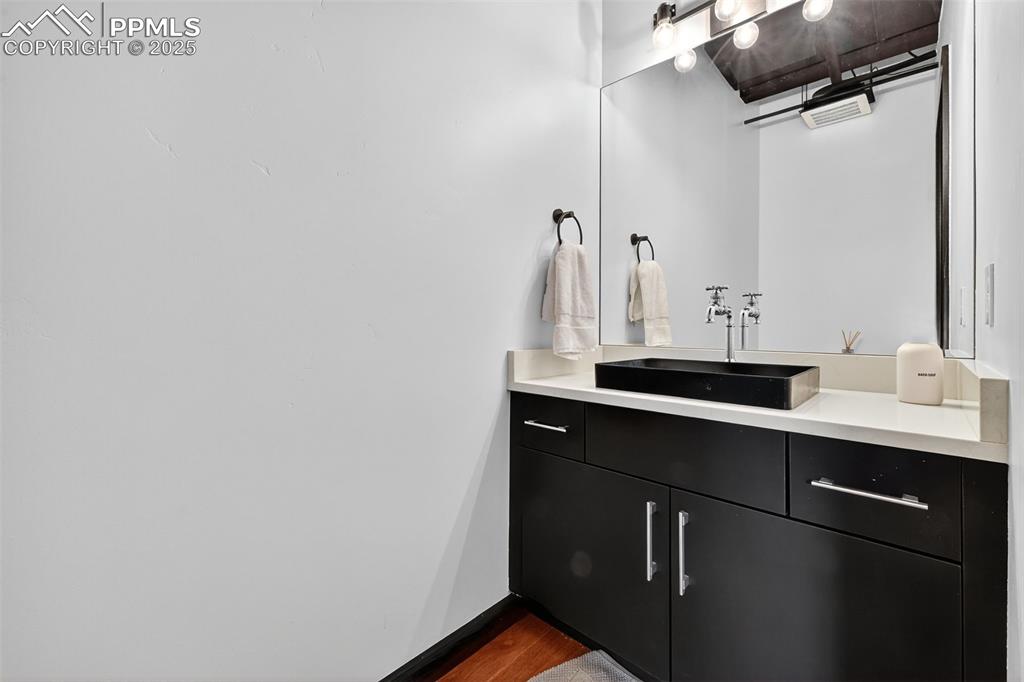 Image 15 of 23: Bathroom