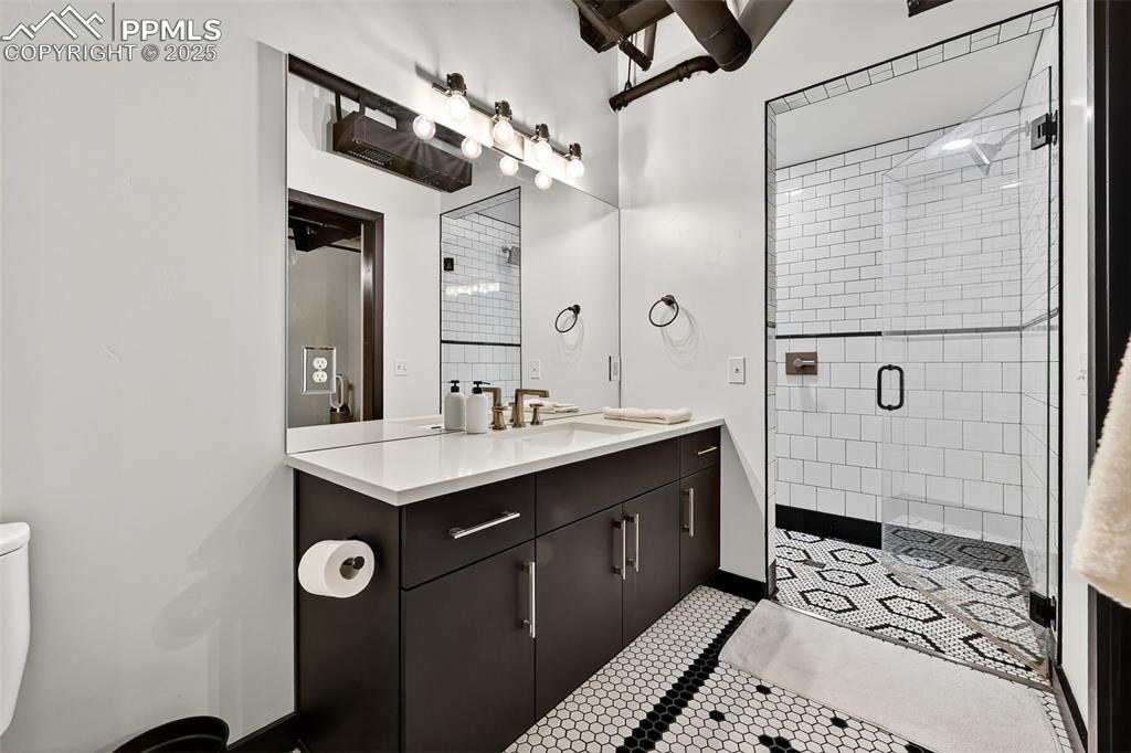 Image 9 of 23: Bathroom