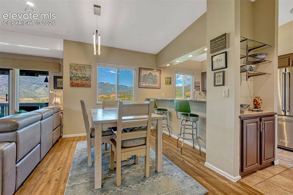 Image 14 of 44: Dining Area