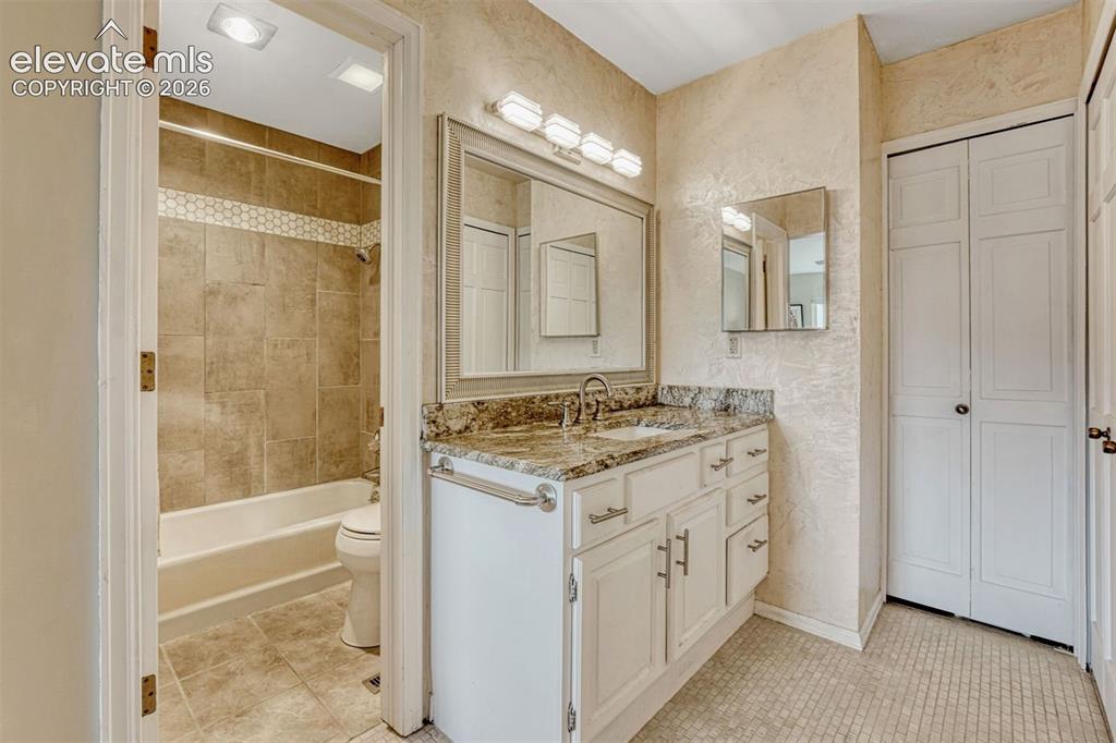 Image 6 of 44: Bathroom