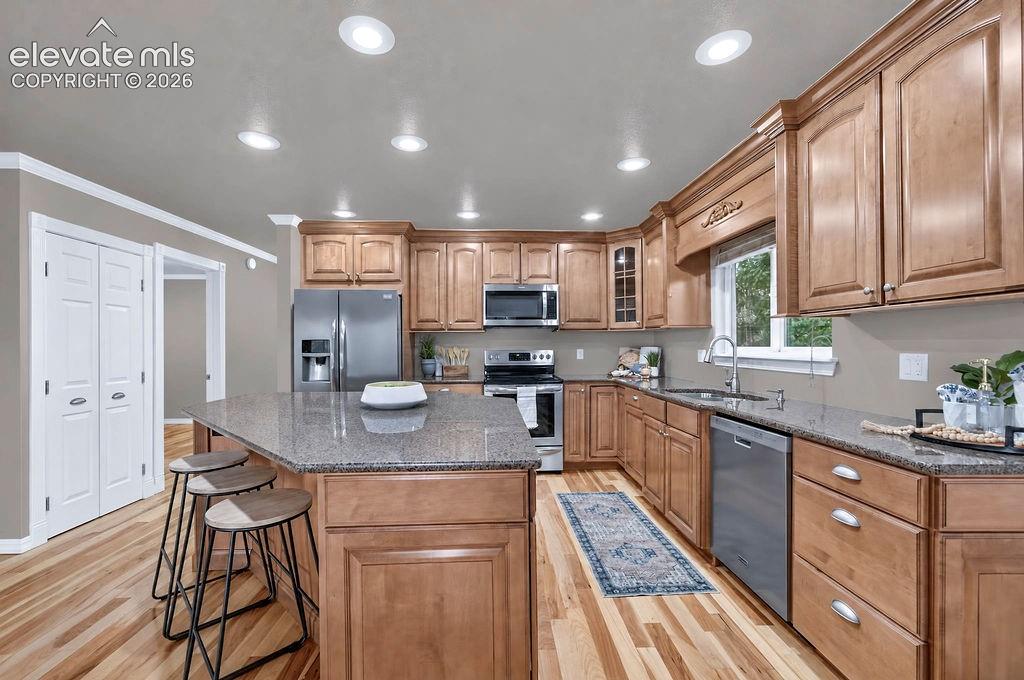 Image 10 of 47: Kitchen