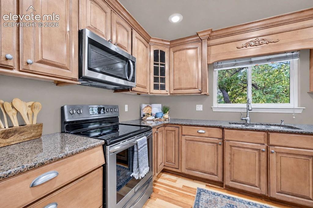 Image 12 of 47: Kitchen
