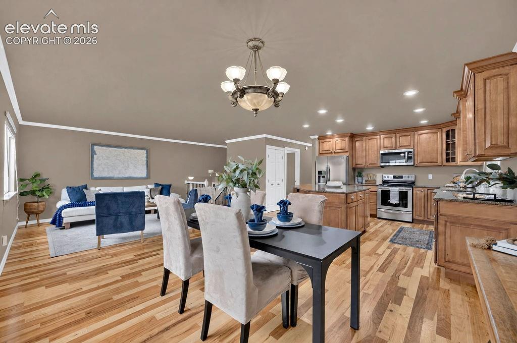 Image 14 of 47: Dining Area
