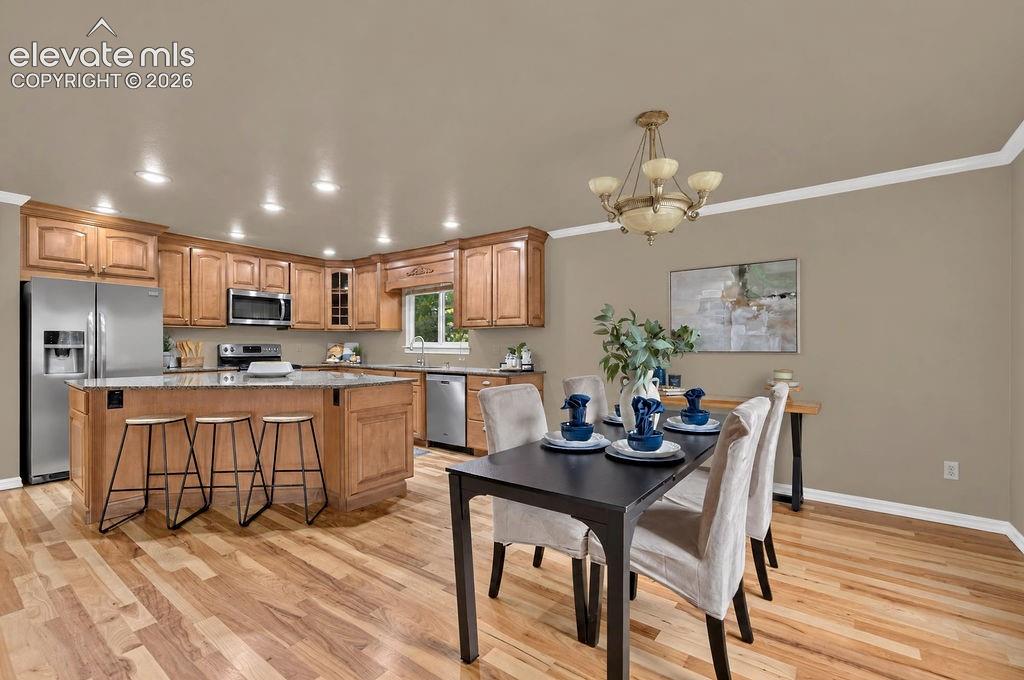 Image 15 of 47: Dining Area