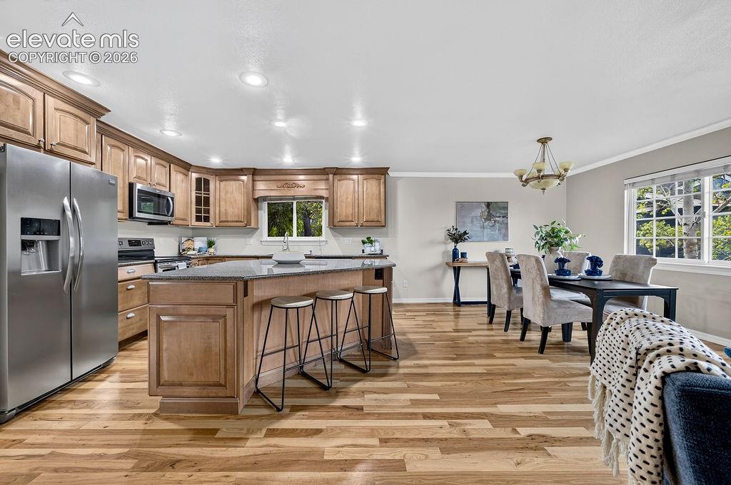Image 19 of 47: Kitchen