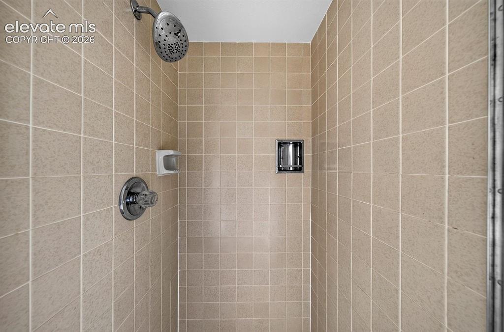 Image 41 of 47: Bathroom