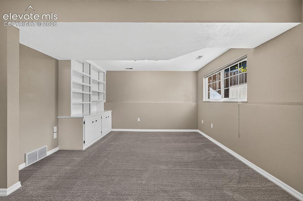 Image 43 of 47: Family Room