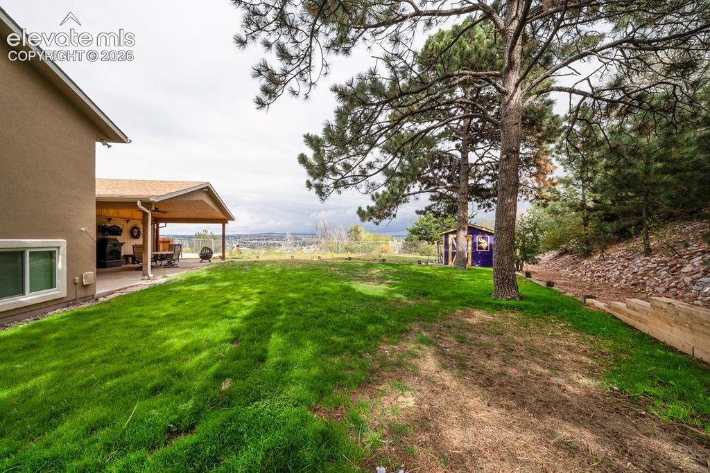 Image 6 of 47: Yard