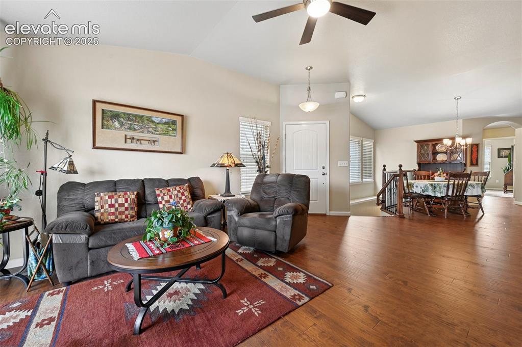 Image 14 of 38: Spacious open floorplan